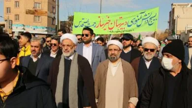 گفتمان انقلاب خدمت بی وقفه و بی منت به مردم است